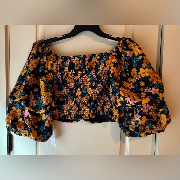 Live 4 Truth Black and Orange Puff Sleeve Crop Blouse Size Large - Picture 2 of 10